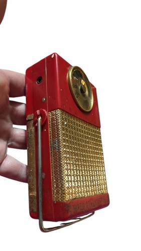 Vintage 1958 Red Truetone Portable Untested AM Radio #DC3902 Made in U.S.A. - Picture 13 of 24
