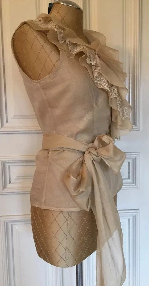 Blusa Ralph Lauren Color Dorado (Amarillo) Talla Pequeña Para Verano Con Volantes Foto 3 de 4