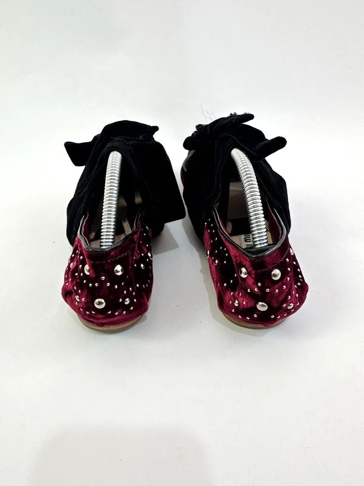 Zapatos planos de ballet Miu de terciopelo con detalles tachonados para mujer talla 36 EU Foto 4 de 4