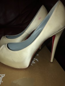 louboutin novia