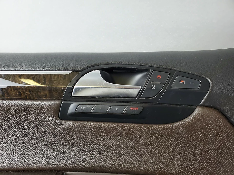 2007 - 2009 Audi Q7 4L Door Panel Cover W Power Window Switch Handle Front Left - Image 4 of 4
