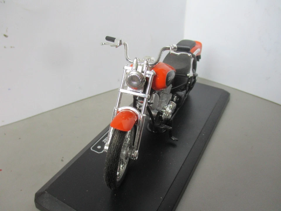 MOTO 1/18 YAMAHA 650 XVS DRAG STAR ORANGE MAJORETTE OCCAS AVEC SOCLE EXPOSITION - Photo 2/2