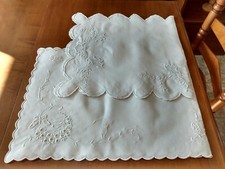 BUTTERFLY TABLE RUNNERS WHITE LINEN Padded Embroidery Cutwork Set of 2