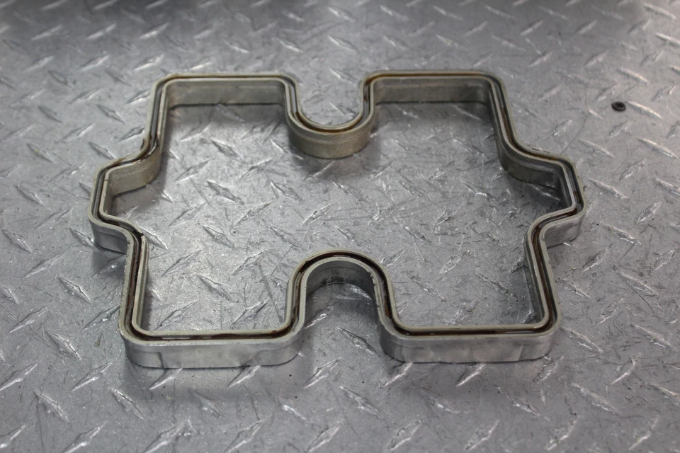 Honda V45 Magna 1982 VF750C JUEGO DE CUBIERTAS DE CULATA 12311-MB0-000 12321-MB0-000 Foto 4 de 4