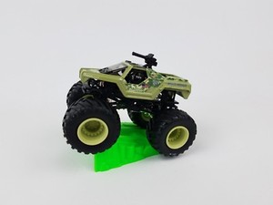 Hot-Wheels-Monster-Jam-Soldier-Fortune-truck-with-stunt-ramp-1-64th-scale