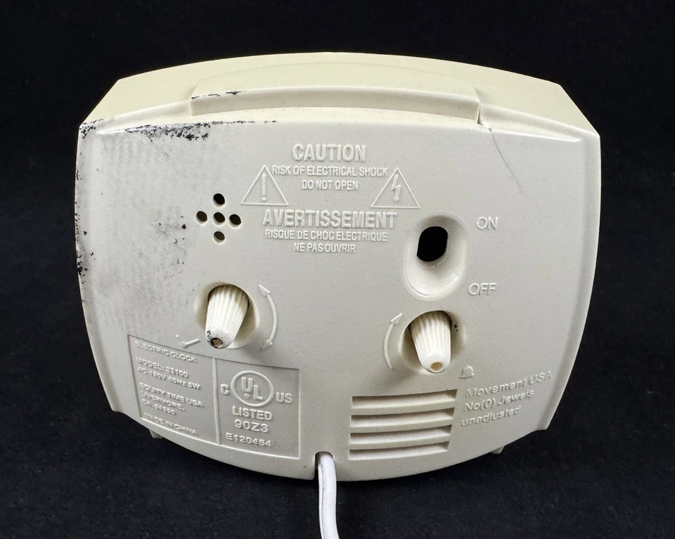 Vintage Equity 33100 Illuminated Face Electric Quartz Alarm Clock - Image 3 of 4