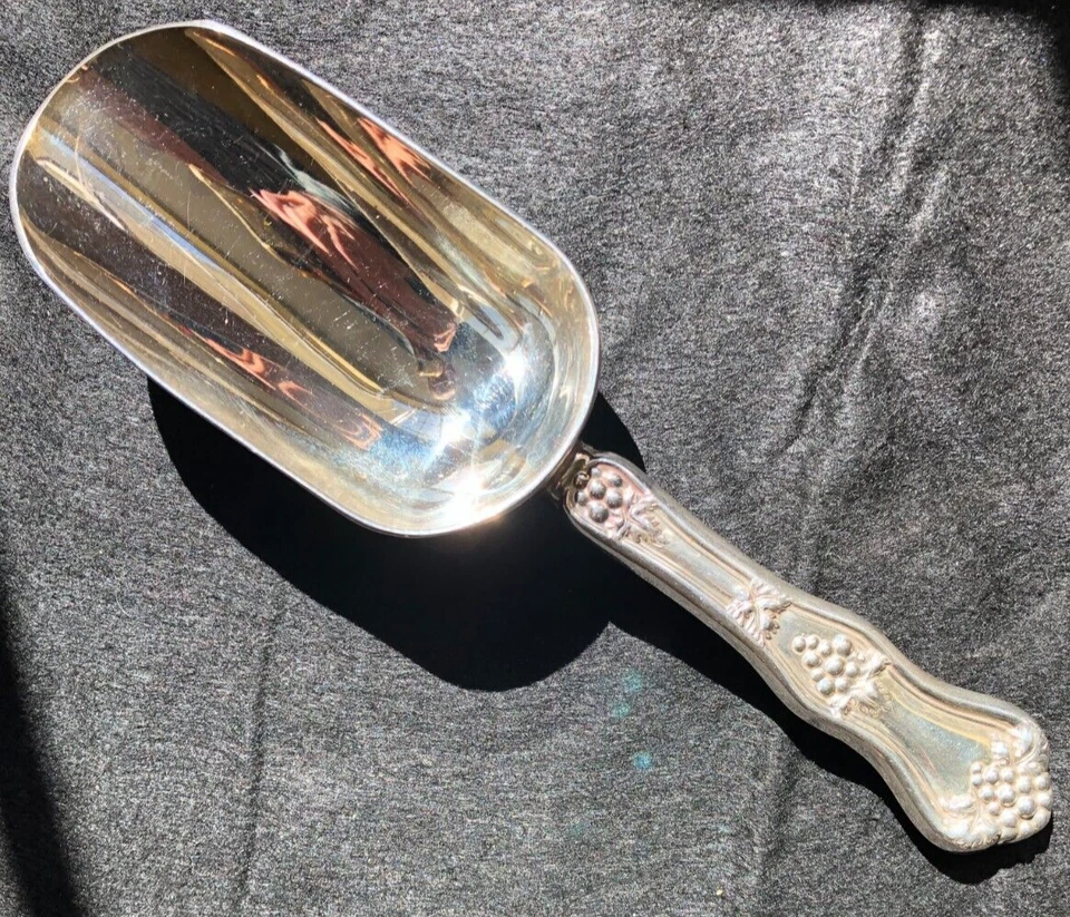 Ice Scoop STERLING handle / Silver Plate Scoop, 80's Margaux grapes pattern - Image 2 of 4