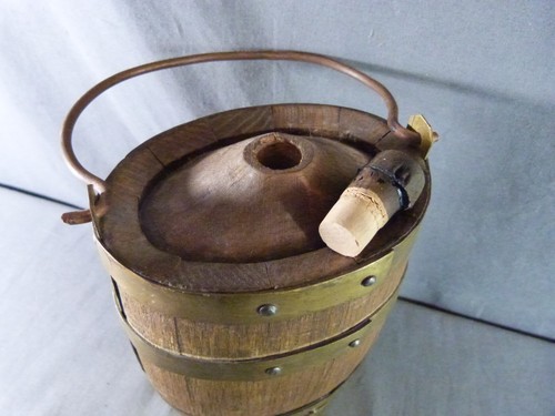 French Bourgogne Vertical Oval Barrel, Brass-ringed oak barrel with handle - Picture 6 of 9
