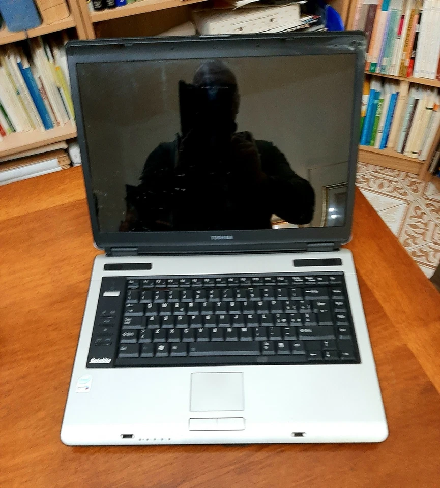 COMPUTER  PORTATILE TOSHIBA SATELLITE - Immagine 2 di 4