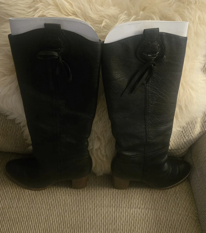 Б/у в отличном состоянии! ВИНТАЖНЫЙ ТРЕНЕР ~ ЭЛАСТИЧНЫЙ ЧЕРНЫЙ КОЖАНЫЙ КОЛЕНА САПОГИ НА ВЫСОКОМ КАБЛУКЕ ~ РАЗМЕР 7,5 - Изображение 2 из 4