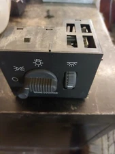 SILVRDO15 2002 Dash/Interior/headlight Switch 261702