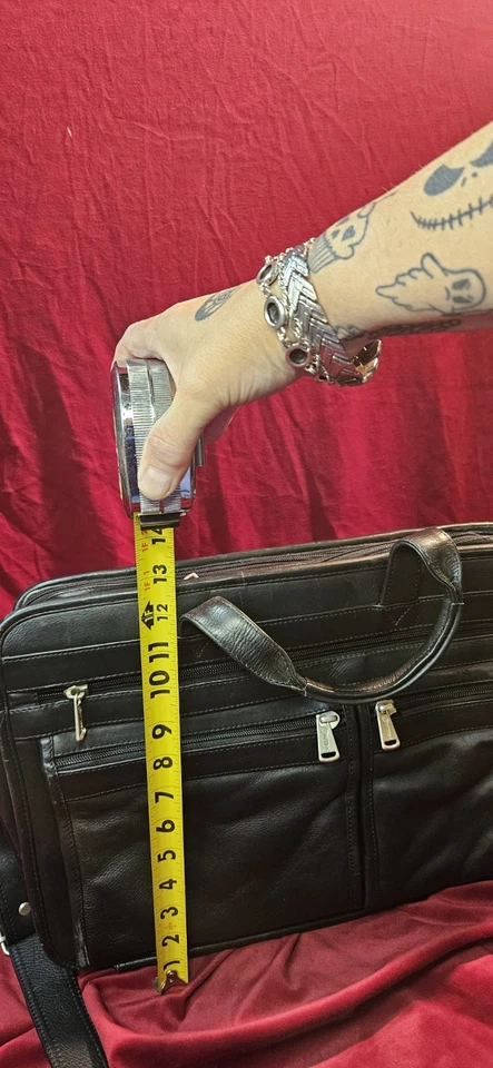 Bolso Mensajero Winn Intl Cuero Negro para Laptop con Correas Ajustables para el Hombro Foto 4 de 4