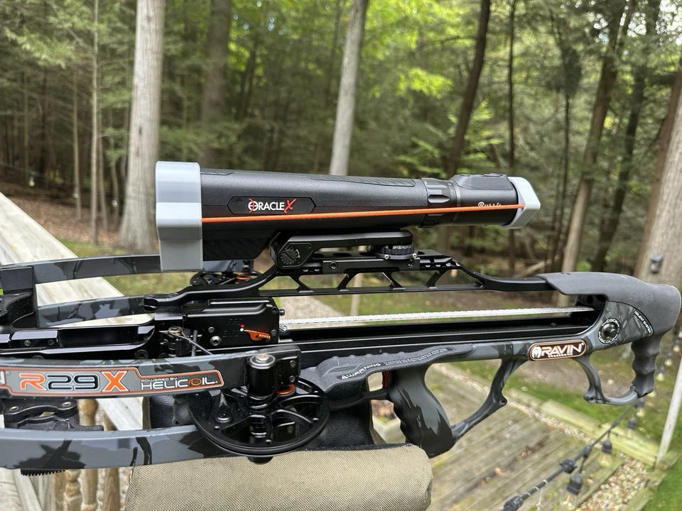 Nuevas tapas de mira telescópica efecto fibra de carbono gris claro Burris Oracle X con cable de choque naranja Foto 3 de 3