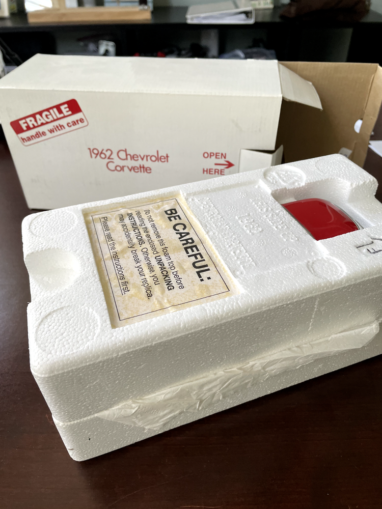 1962 Red Chevy Corvette 1:24 Diecast Model by Danbury Mint Open Box  
