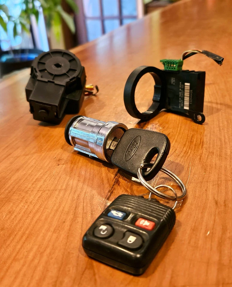 2000 - 2004 FORD FOCUS IGNITION SWITCH LOCK W/KEY, IMMOBILIZER, & DOOR LOCK OEM - Image 4 of 4