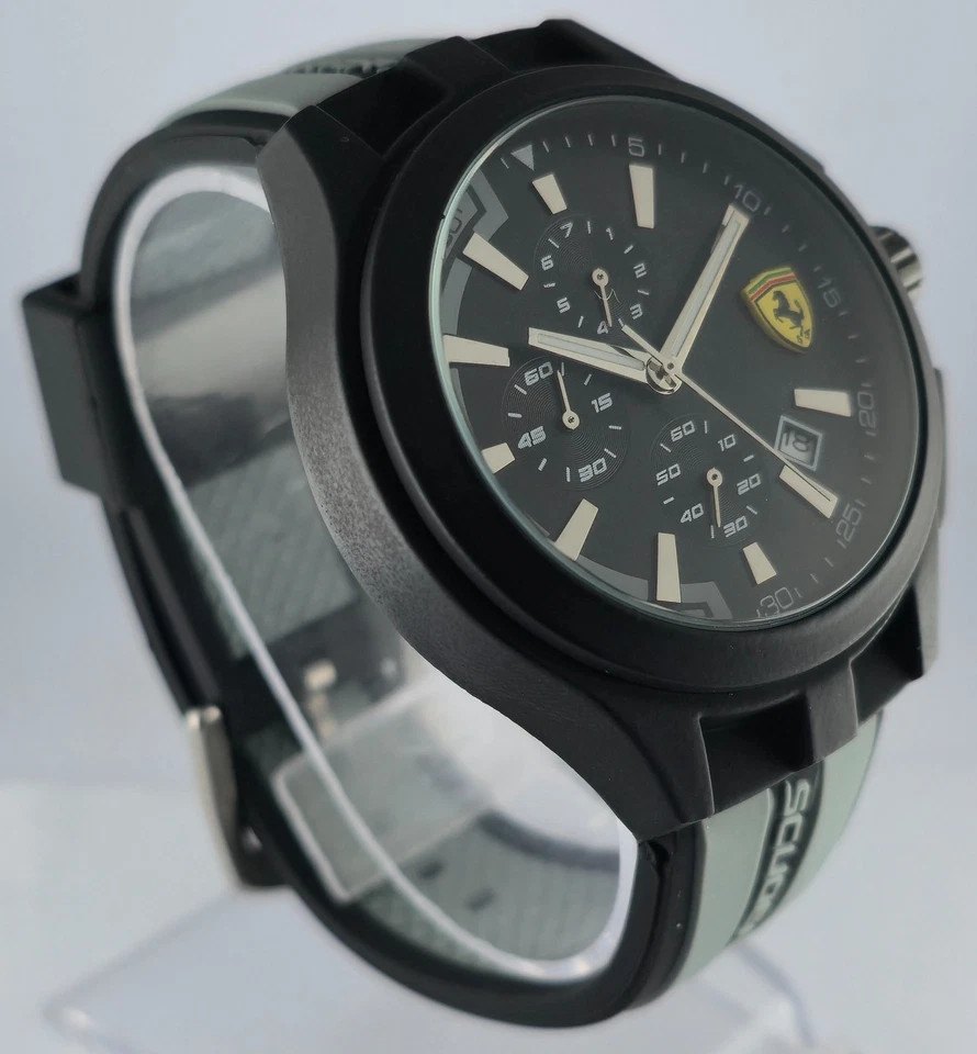 Reloj pulsera de cuarzo Ferrari de lujo cronógrafo para hombre esfera negra banda de goma Foto 4 de 4