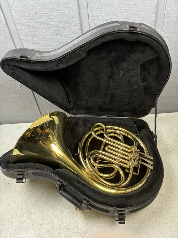 YAMAHA STENCILED BACH B1101 SINGLE FRENCH HORN IN PLAYING CONDITION 122296