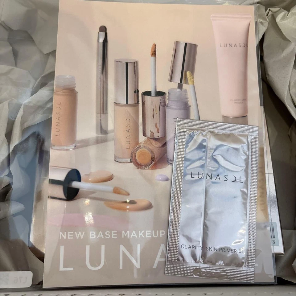 Paleta de sombras de ojos navideñas LUNASOL 2025 coloración de ojos edición especial EX04 hacer Foto 4 de 4