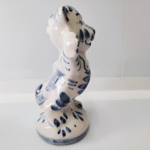 2 Vintage Pyyhar Pabota/Gzhel Russian Ceramic Blue/White Figurines Tiger & Cow - Picture 6 of 17