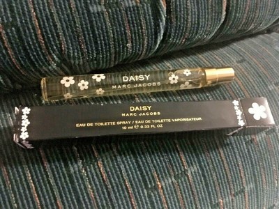 marc jacobs daisy spray pen