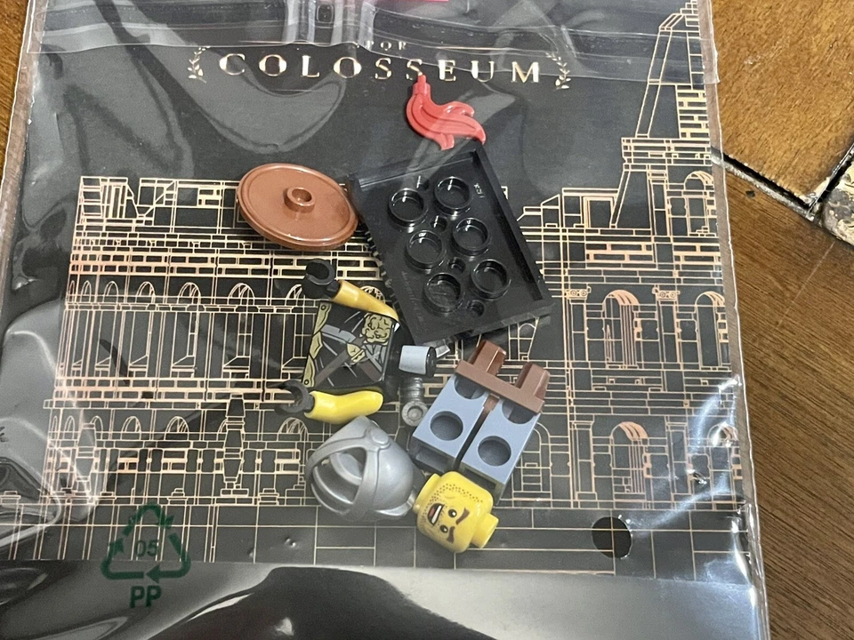 LEGO GLADIATOR ROME STORE EXCLUSIVE 10276 COLOSSEUM SDCC MINIFIGURE ONLY NO SET! - Image 2 of 3