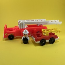 VINTAGE FISHER PRICE LITTLE PEOPLE FIRE ENGINE TRUCK  LADDER FIREMAN FIGURE LOT