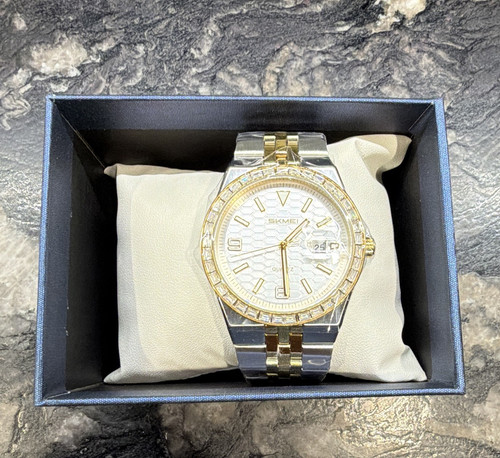 SKMEI Quartz Analog Date Two-Tone Stainless Bracelet White Textured Dial 43mm