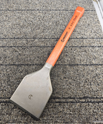 Crescent 2-3/4'' x 12'' [70mm] Heavy Duty Flooring Chisel