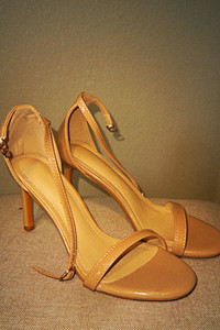 Women’s Beige Patent Leather Strappy Open Toe Ankle Strap Buckle Heel 6