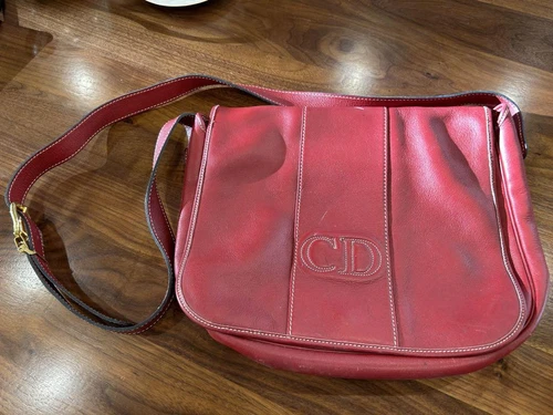 Sac bandoulière Christian Dior cuir rouge sangle réglable poche zippée authentique