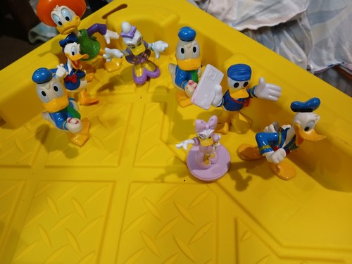 LOT OF 8 DISNEY DONALD & DAISY DUCK FIGURINES  2.5 TO 3.5 INCHES