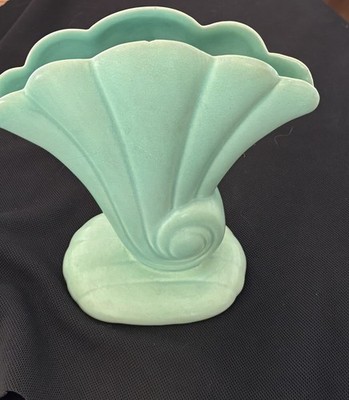Vintage Mid Century Red Wing Aqua Shell/Fan Vase  CHIP