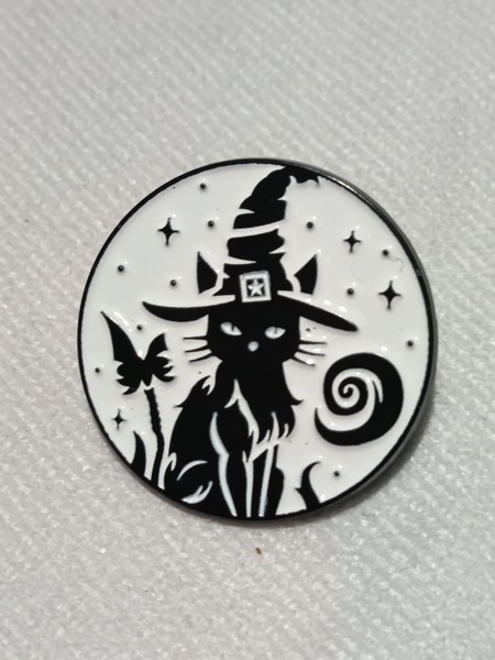 Pin Gata Bruja