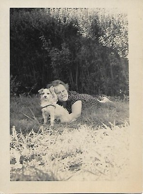 Vintage FOUND DOG PHOTOGRAPH Black And White ORIGINAL Snapshot 512 52 D
