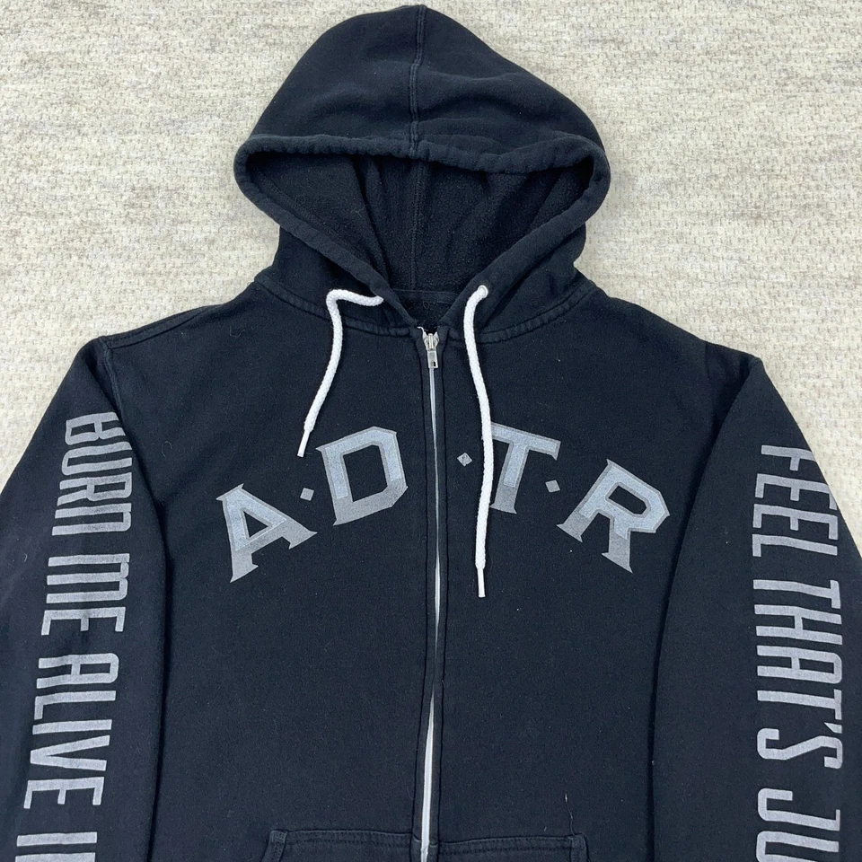 Sudadera con capucha vintage Y2K A Day To Remember para hombre chaqueta negra grande banda manga deletreada Foto 3 de 4