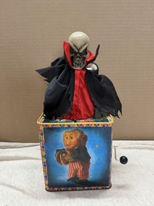 Halloween Jack In The Box Skeleton Vampire Pop Up Music Box Toy Crank