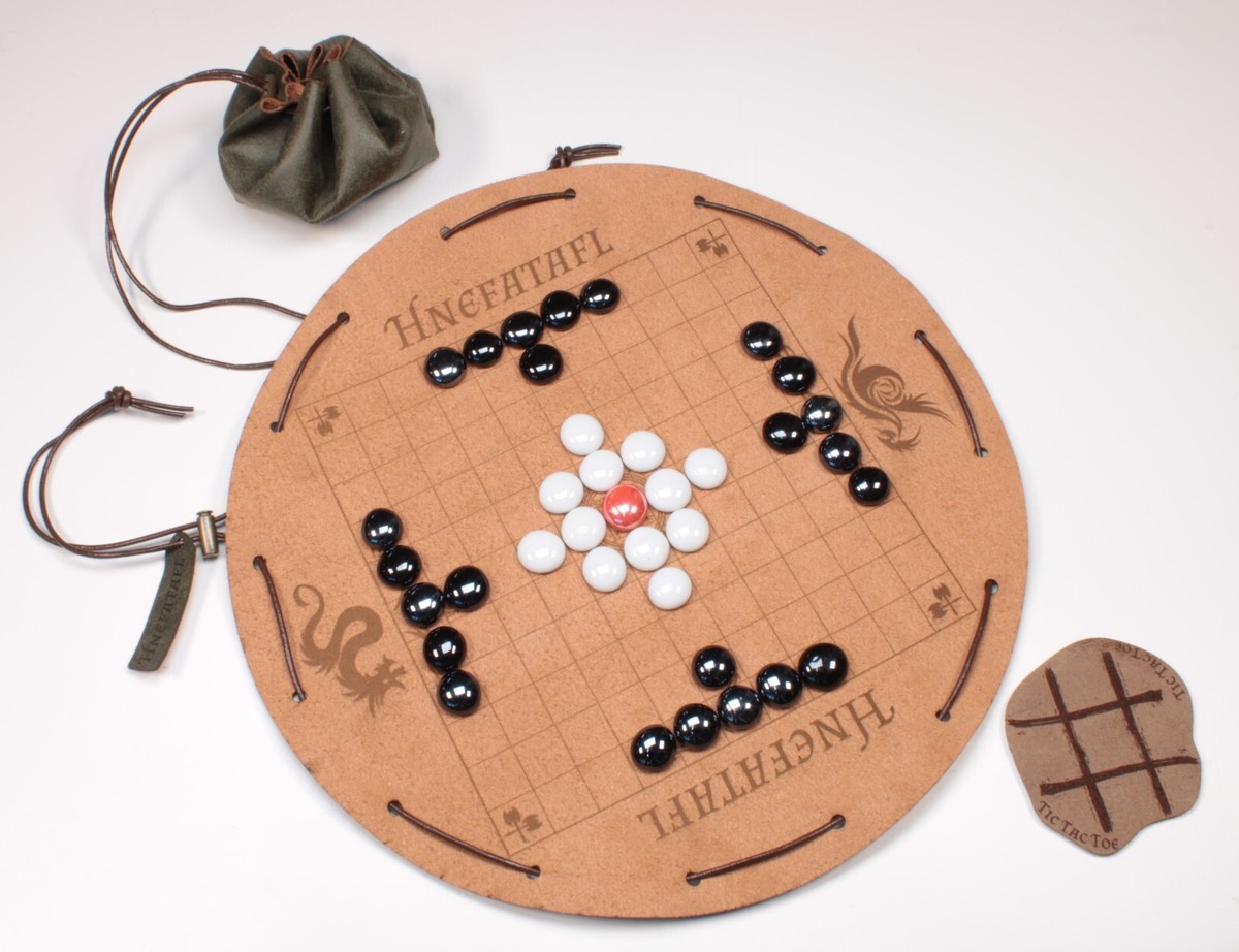 Hnefatafl - Das Strategiespiel Der Nordmänner Für 2 Spieler