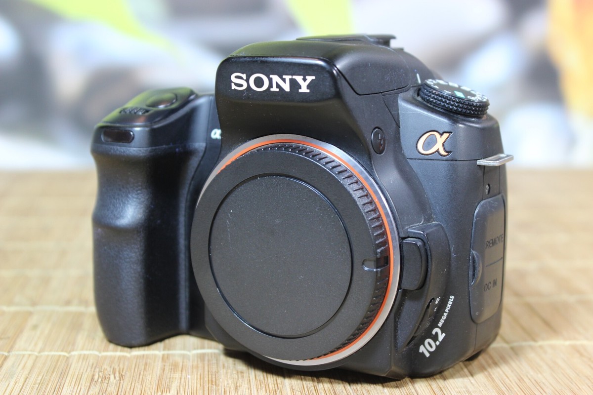 SONY ALPHA DSLR A200 CAMERA. 10,2 MPx. CINEMATIC CCD SENSOR