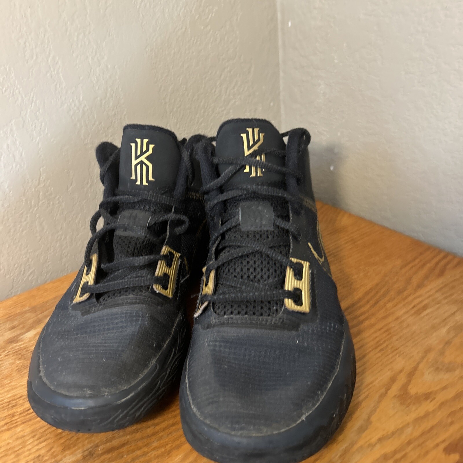 Size 6.5 - Nike Kyrie Flytrap 4 Black Metallic Go… - image 4