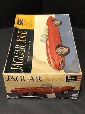 REAR JAGUAR XK-E ROADSTER REVELL 1:25 SCALE VINTAGE PLASTIC MODEL