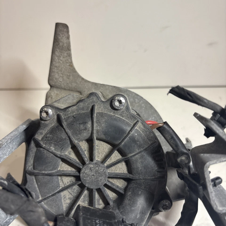 Volkswagen Tiguan 2018 bomba de inyección de aire secundaria OEM Foto 3 de 4