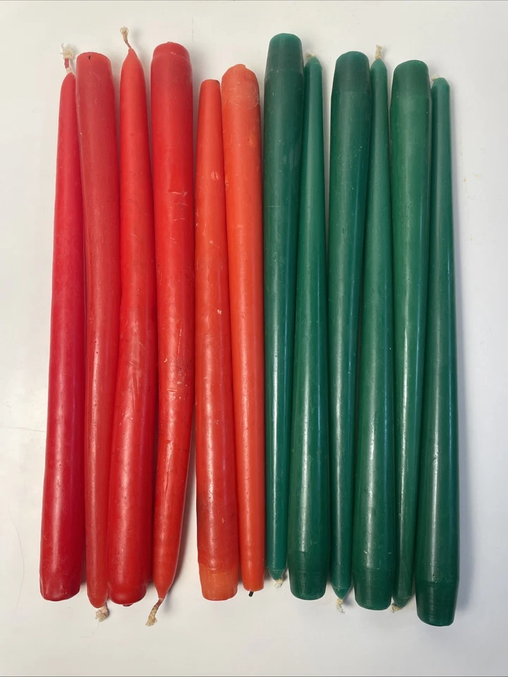 Lote de 12 Velas Cónicas Rojas y Verdes 12" Decoración Navidad - 2 Parcialmente Usadas Foto 2 de 4