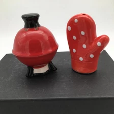 OVEN MITT & BBQ SALT & PEPPER SHAKERS.