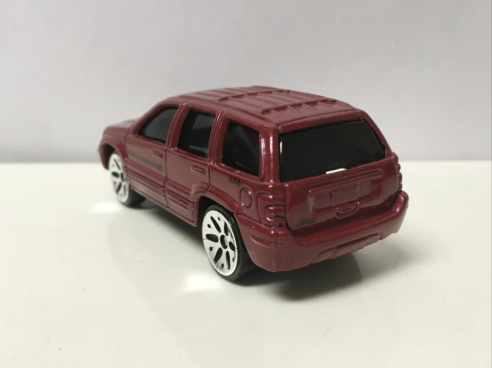 1999 年吉普大切诺基限量版 V8 4X4 SUV 1: 64 比例 Maisto 红色罕见 — 第 3/4 张图片