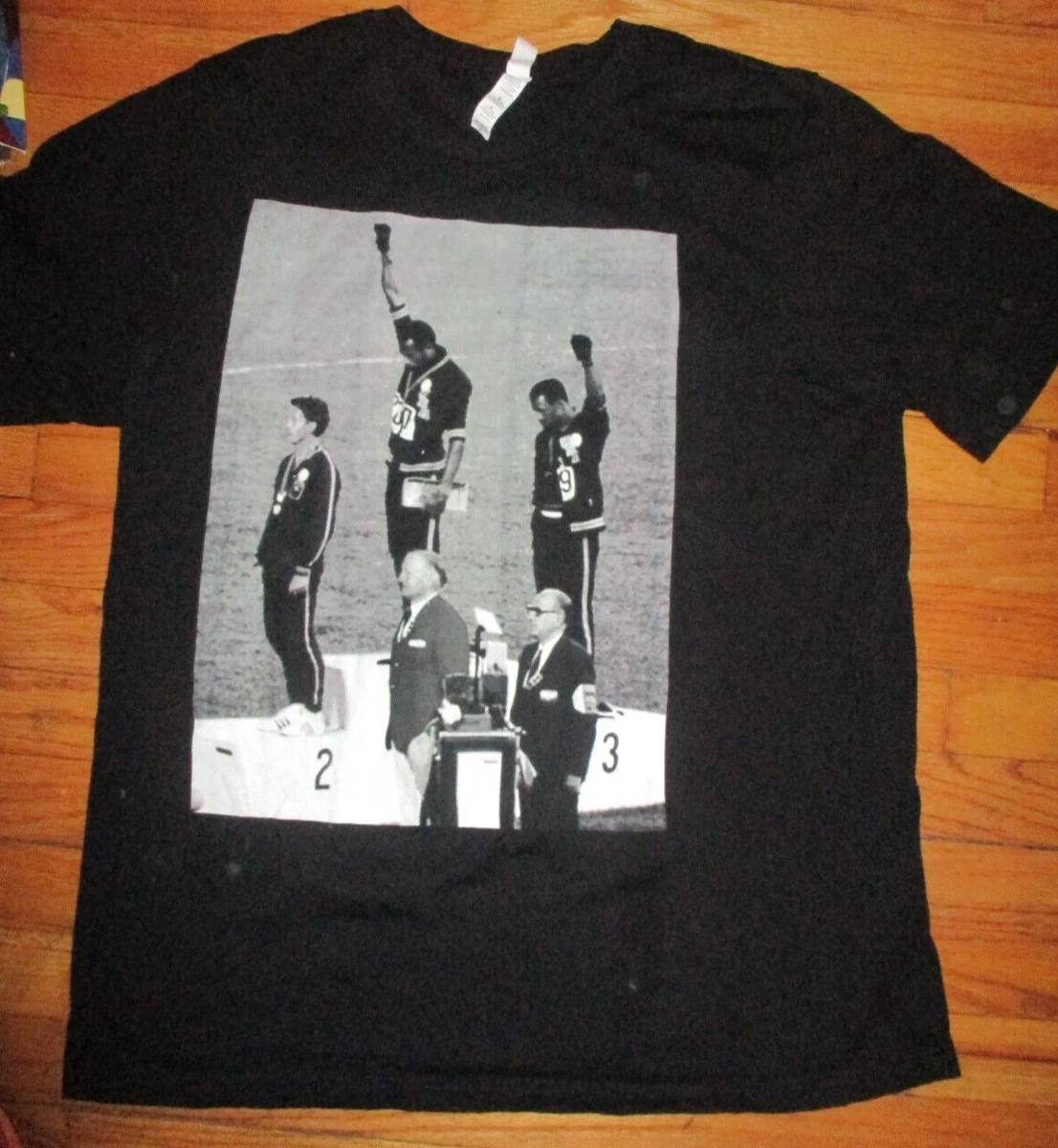 Black 1968 Olympics John Carlos Tommie Smith Protest T Shirt XL