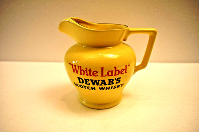 Vintage Dewar s White Label Scotch Whisky Keramik Krug Wade Regicor England