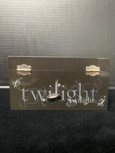 NECA Twilight Musical Jewelry Box RARE Edward Bella & Team Edward Locket Silver - Picture 12 of 17