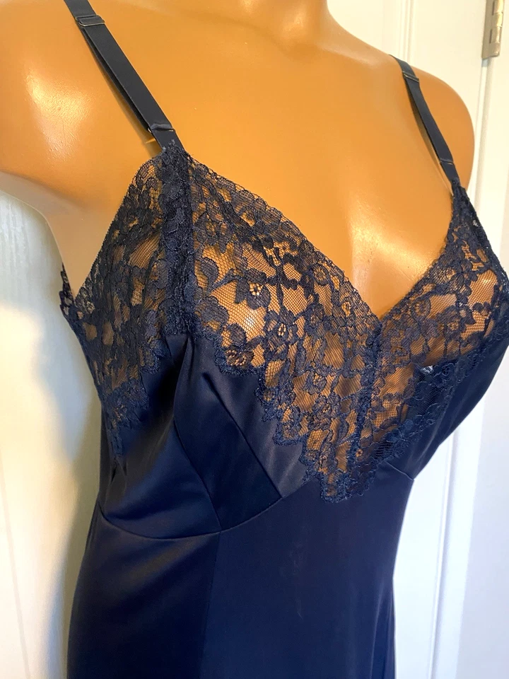 ВИНТАЖНЫЙ 1960-х годов РЕДКАЯ ARTEMIS изображение белье темно-синий с кружевной отделкой полный скольжения размер 36 B - Изображение 3 из 4