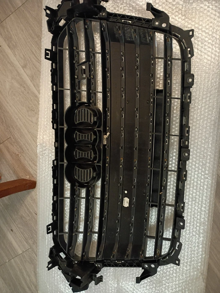 Rejilla delantera de malla con Quattro Audi A4 S4 B8.5 RS4 2013-2015 Foto 3 de 4