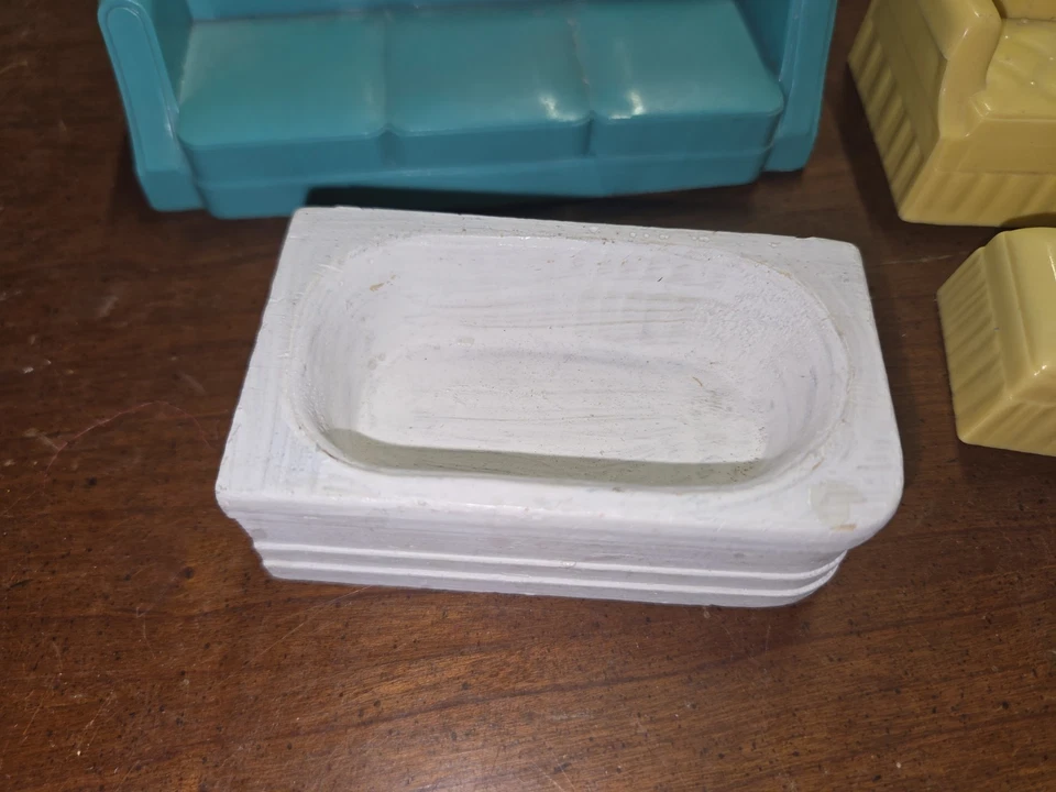 Lote De Colección Sillón Casa de Muñecas Renwal Marfil Marx Amarillo Silla Y Taburete Sofá Azul Foto 4 de 4